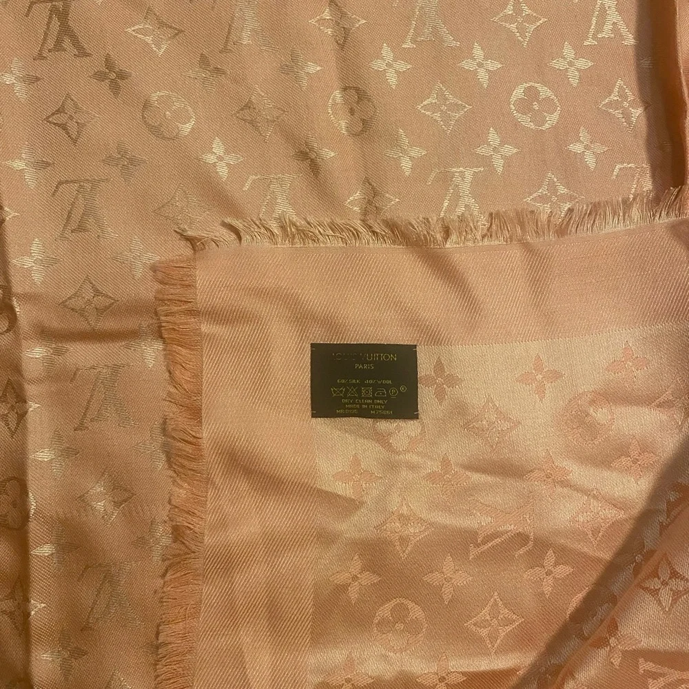 Authentic NWOT Louis Vuitton Monogram Apricot Shawl / Scarf - Picture 8 of 9